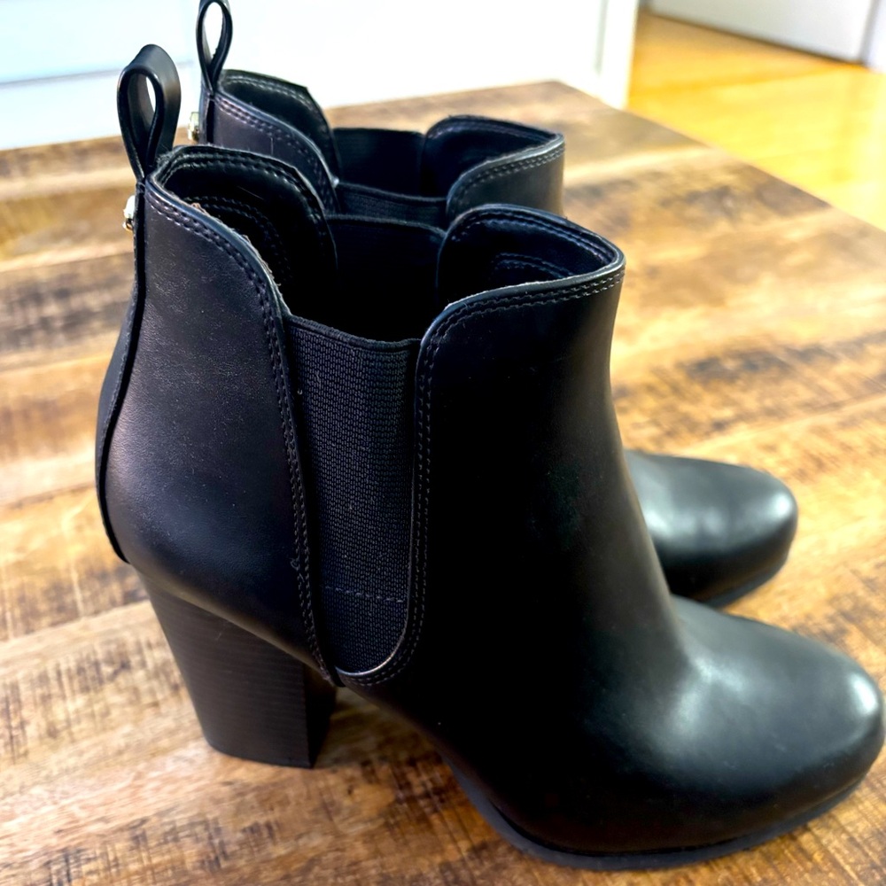 MICHAEL MICHAEL KORS EVALINE HEELED BOOTIE